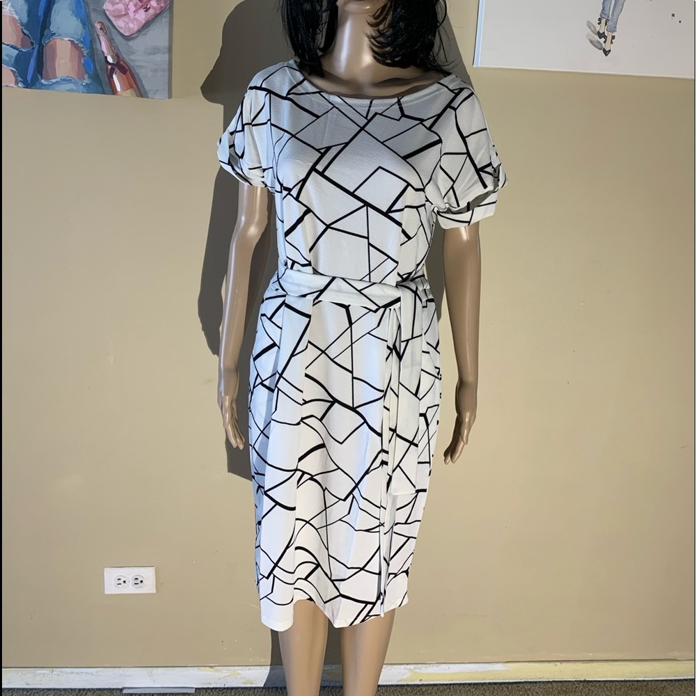 Yeeka Size L Dress Length 39” Short Sleeve